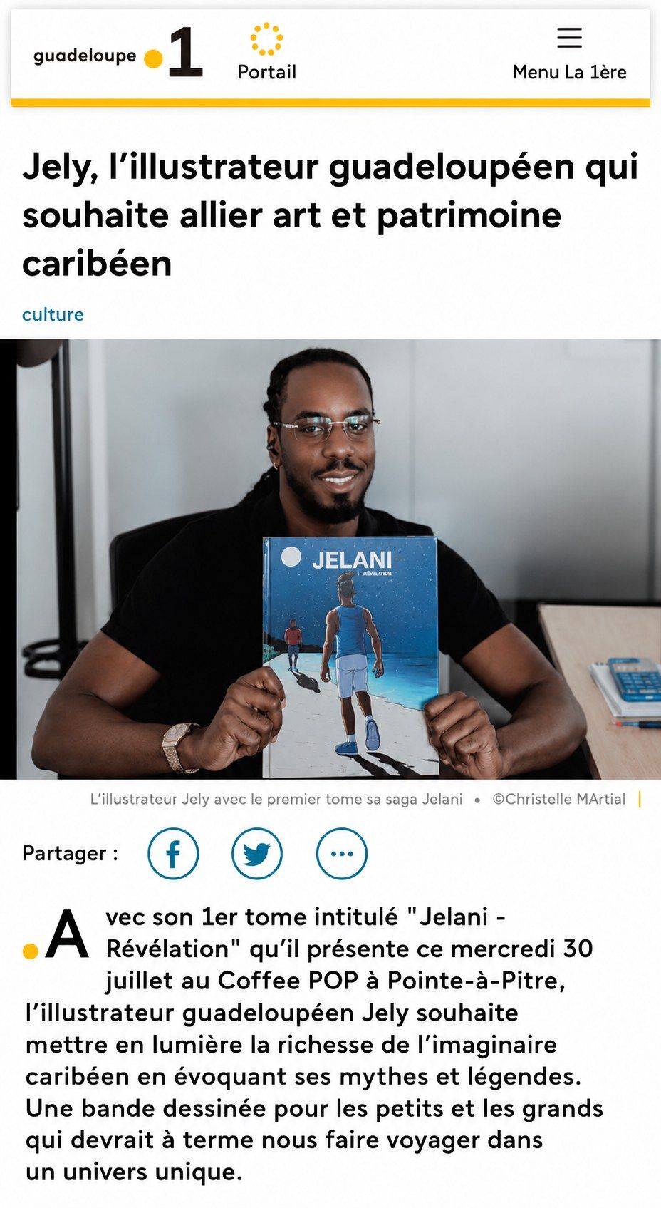 Capture de l'article Guadeloupe Première : « Jély, l'illustrateur guadeloupéen qui souhaite allier art et patrimoine caribéen », portrait de Jély tenant le Tome 1 de JELANI.